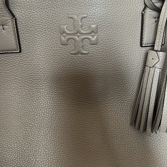 TORY BURCH GORGEOUS GREY SHOULDER TOTE BAG WITH TASSLE EUC - Picture 2 of 6